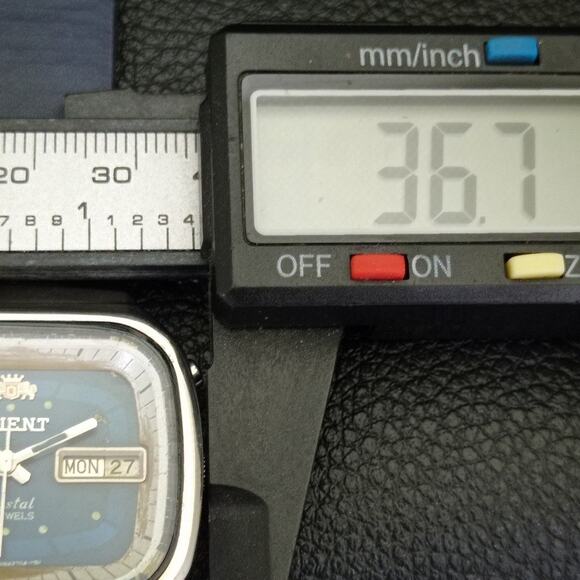 Vintage 1974 Square Orient Automatic Mens Silver Watch W/daydate & Blue accents - Picture 7 of 10